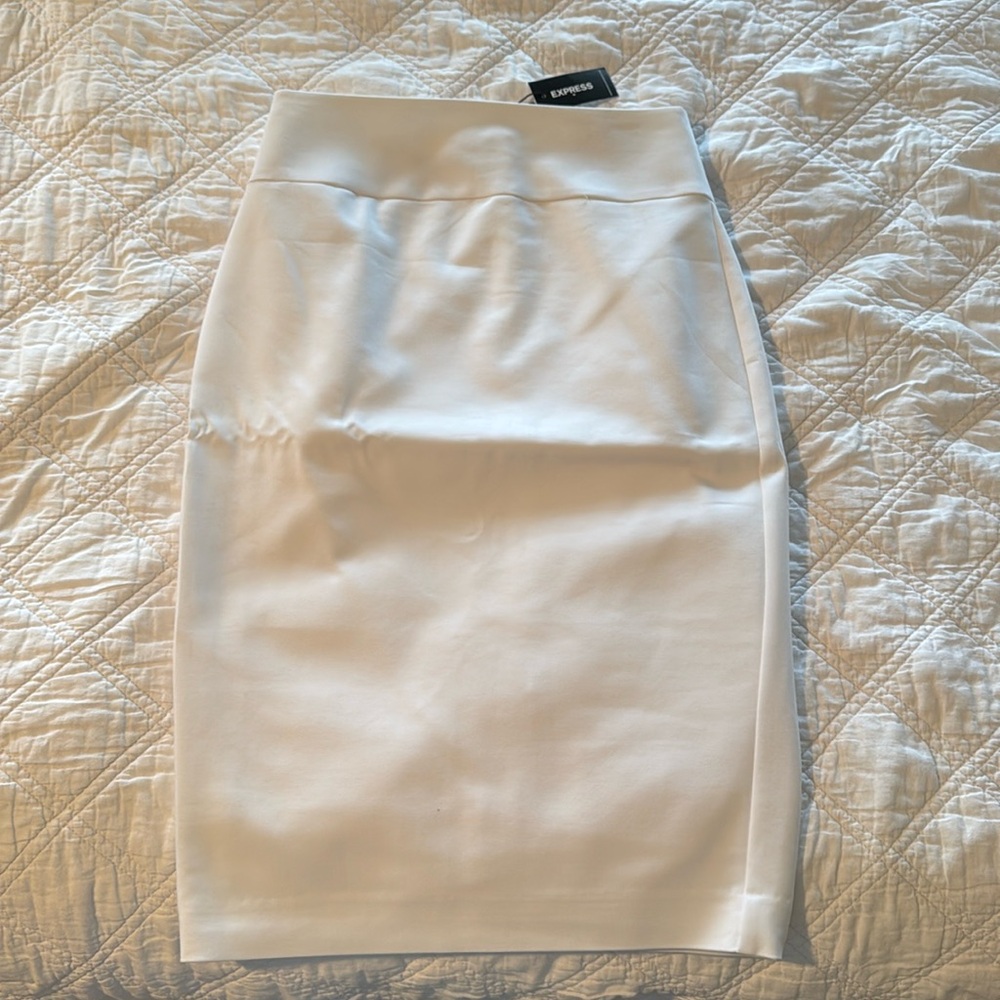 BRAND NEW! NEVER WORN! EXPRESS WHITE HIGH RISE PENCIL SKIRT. SIZE 0.